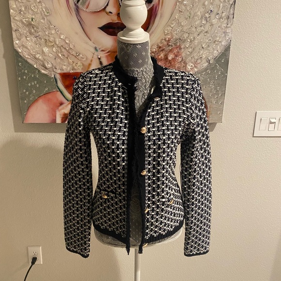 Tahari Sweaters - Tahari cardigan sweater new 🖤🤍